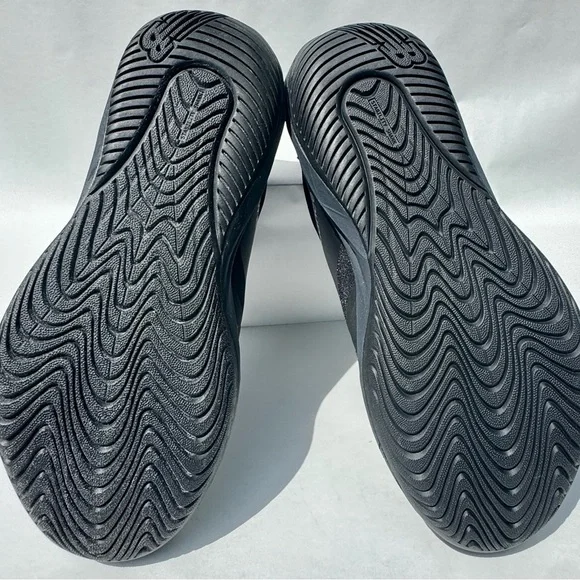 New Balance Fuel Cell Black and Gray court shoes - Picture 5 of 12